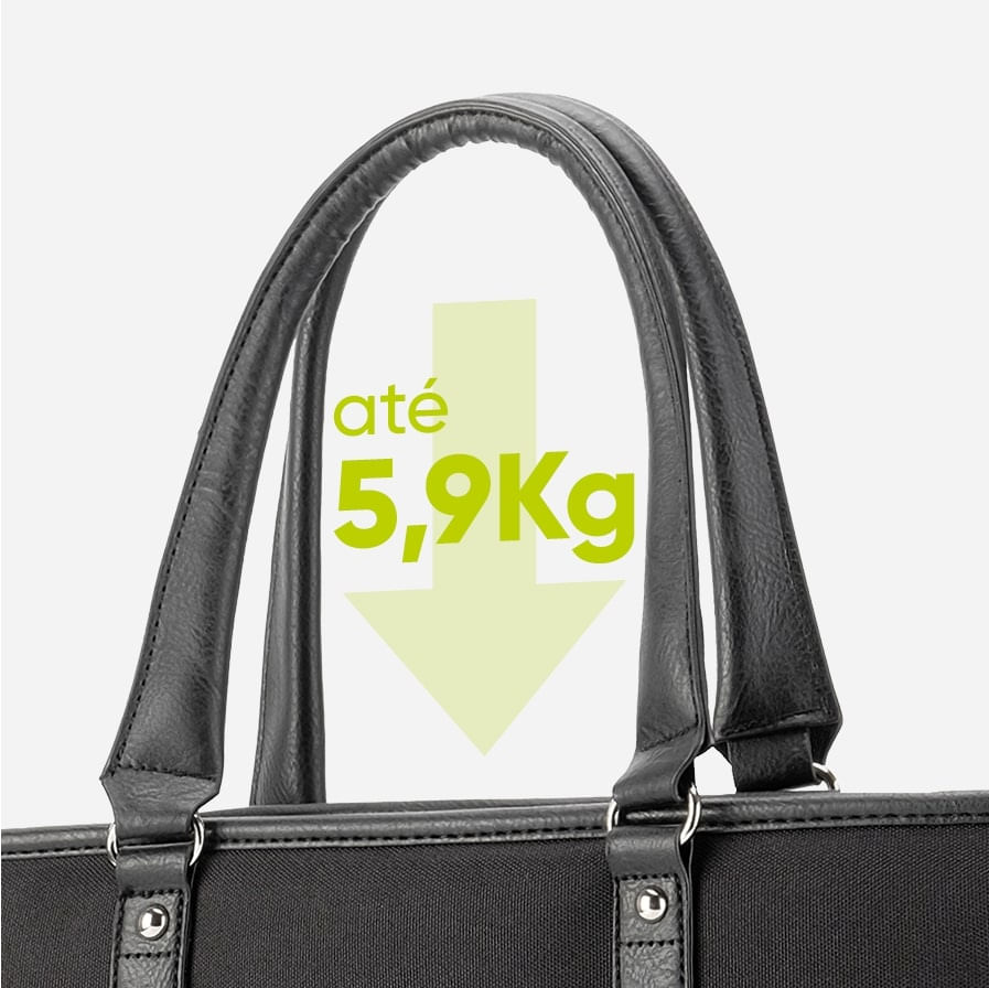 Mouse ergonômico ao lado de um notebook.