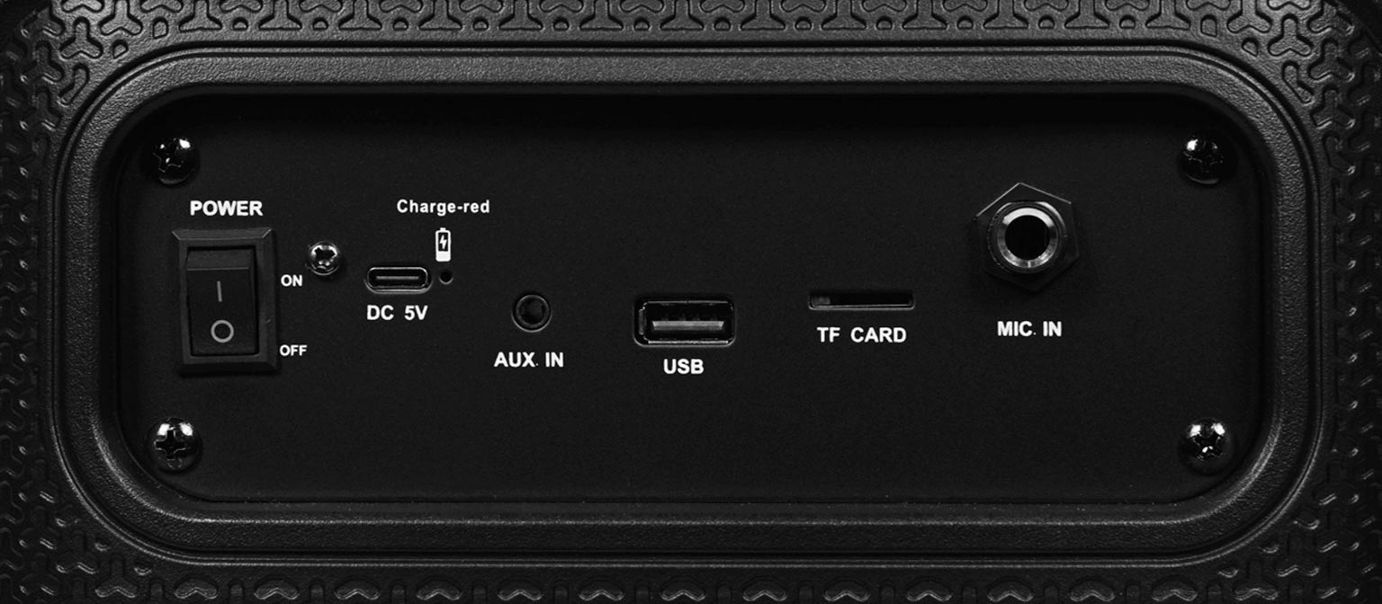 Pessoas conectando seus smartphones e tablets a uma rede Wi-Fi gerada pelo adaptador Goldentec.