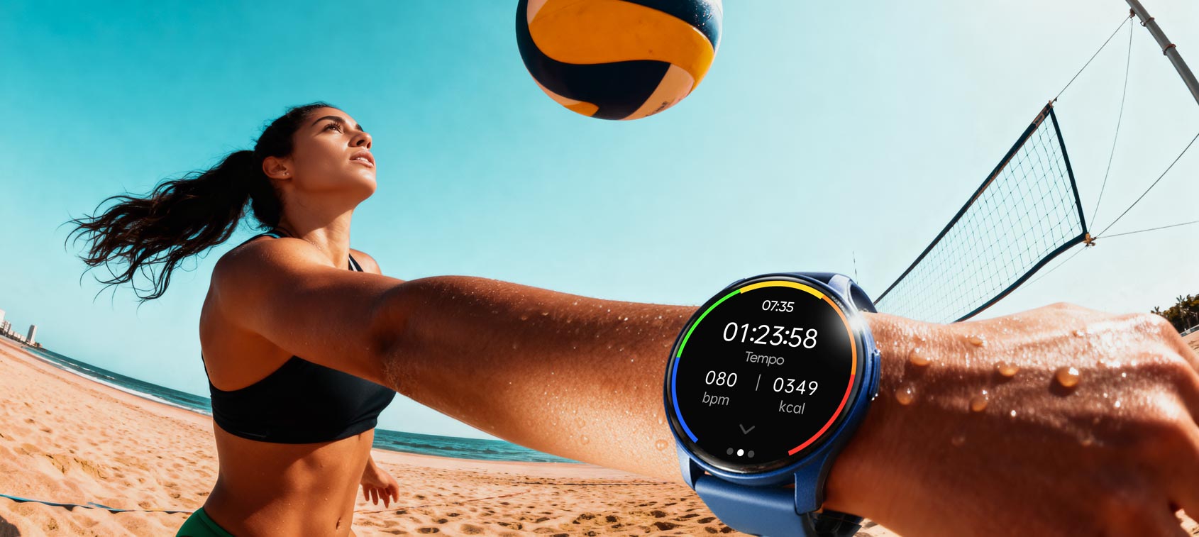 Pessoas praticando vôlei de praia.